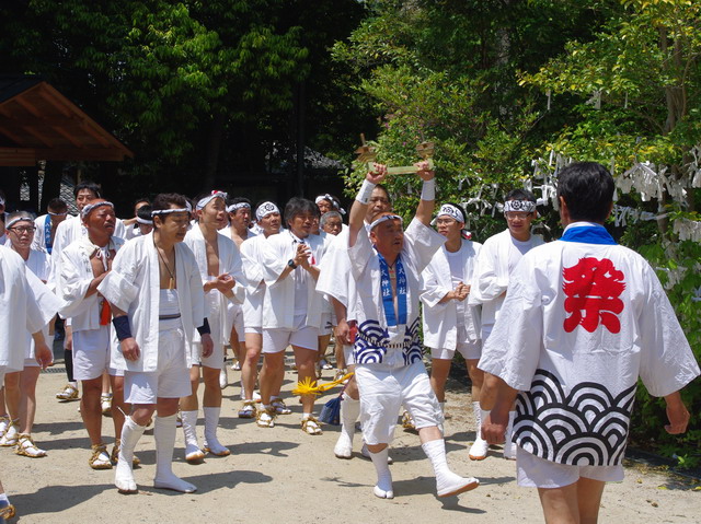 味わいのある古い幟 昭和四年 奉寄進 波乗り兎 古布 襤褸 神社 祭り - 生地/糸